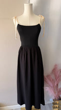 Load image into Gallery viewer, The Elara Midi Dress (Black)