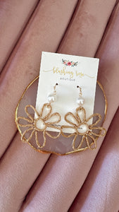 Pearl Flower Earrings (Tan)