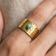 Load image into Gallery viewer, The Paloma Hammered Stone Ring
